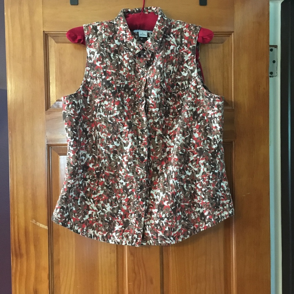 Liz Claiborne sleeveless button down shirt